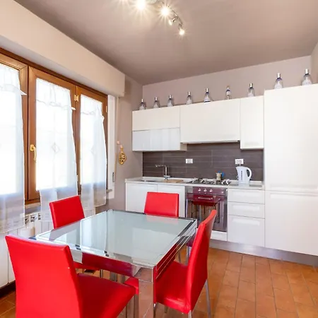 Casa Gina-citta E Campagna Lucchese 펜션